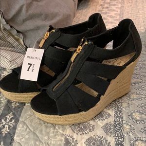 Adorable NWT Black Wedge Zip Up Shoes